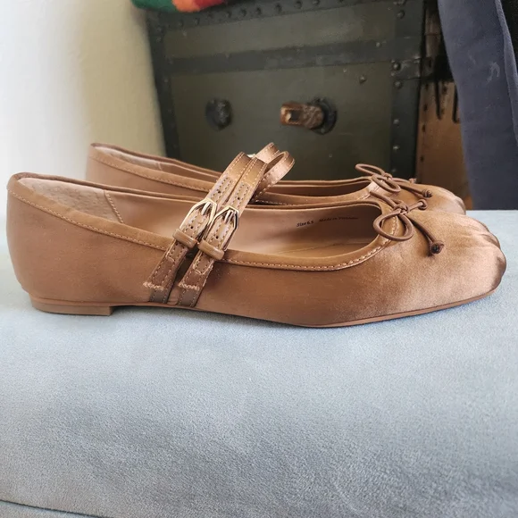 Dolce Vita Brown Ballet Flats - Picture 2 of 3